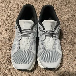 On Running Cloud Slip On Grey & White Athletic Shoes Size 9 Women’s